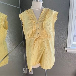 Lace embroidered sunny short sleeved top